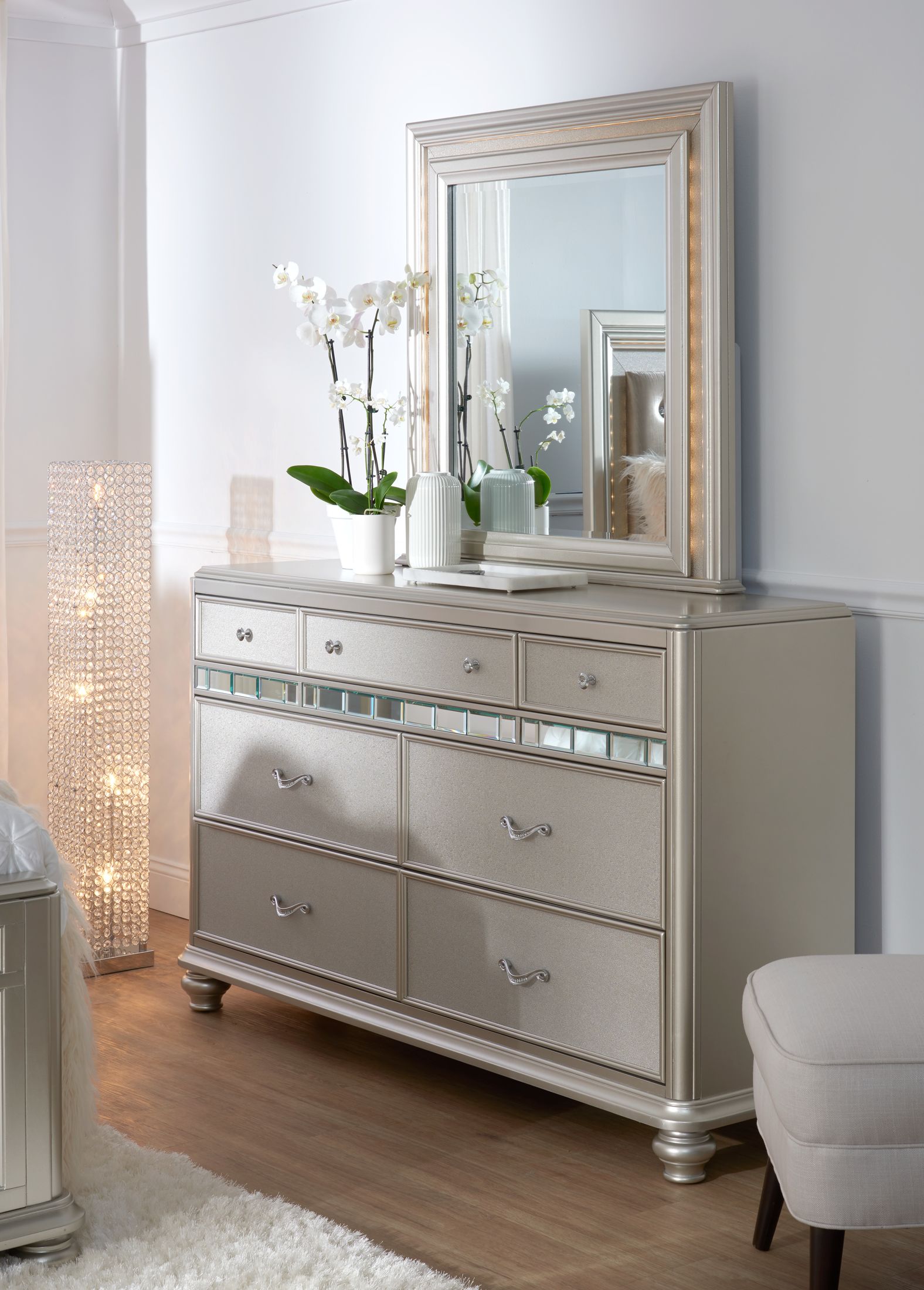 dresser with mirror